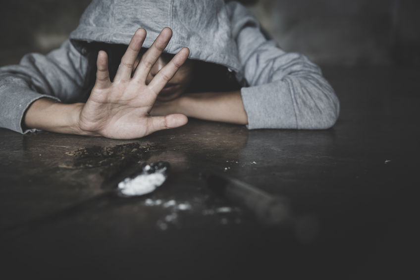 Frau sagt "Nein" zu Drogen 